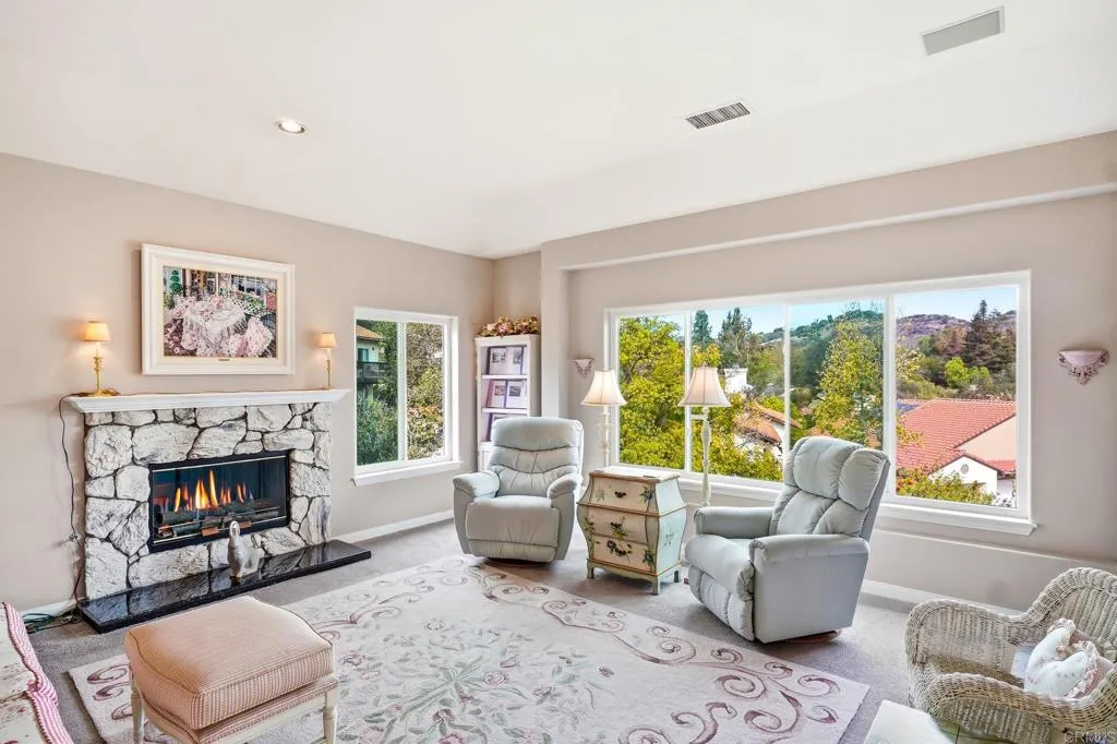 1883 Fox Bridge Court, Fallbrook, CA 92028 Living Room