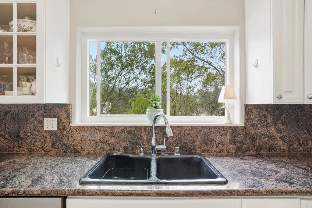 1883 Fox Bridge Court, Fallbrook, CA 92028 1883 Fox Bridge Court, Fallbrook, CA 92028