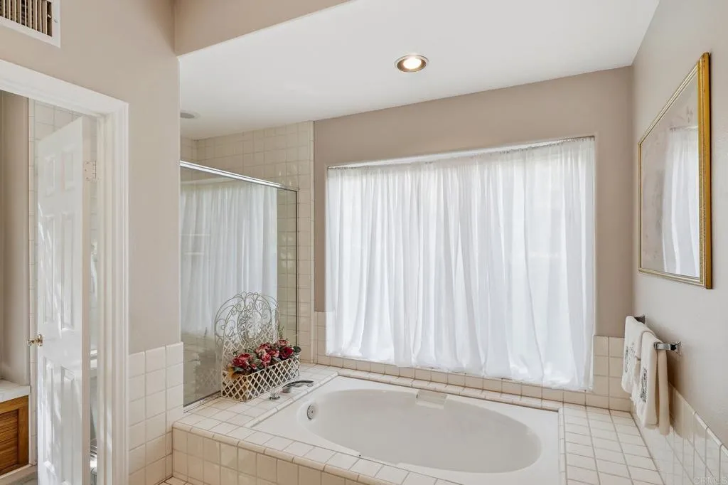 1883 Fox Bridge Court, Fallbrook, CA 92028 1883 Fox Bridge Court, Fallbrook, CA 92028