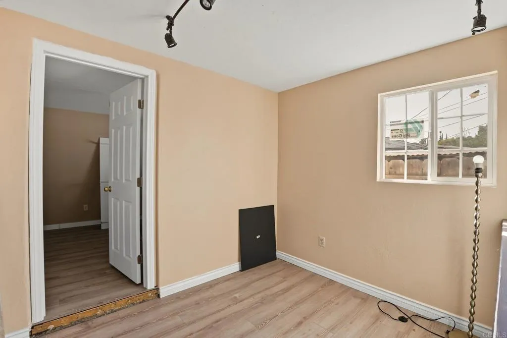 https://cdn.realtyfeed.com/cdn/127/307103660/381cdee961d5c343e109609b8a936140.webp
