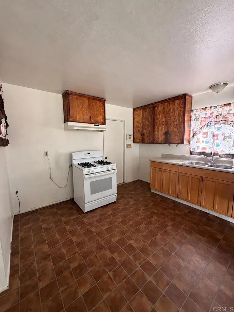 https://cdn.realtyfeed.com/cdn/127/307103706/fd3bc3028d338e76726415fc68aeca00.webp