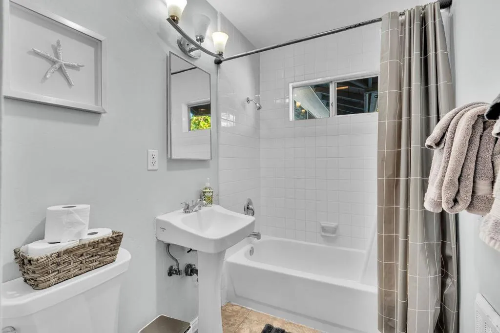 https://cdn.realtyfeed.com/cdn/127/307103754/1e5d7f37cf06648c3d147fab186bfb7e.webp