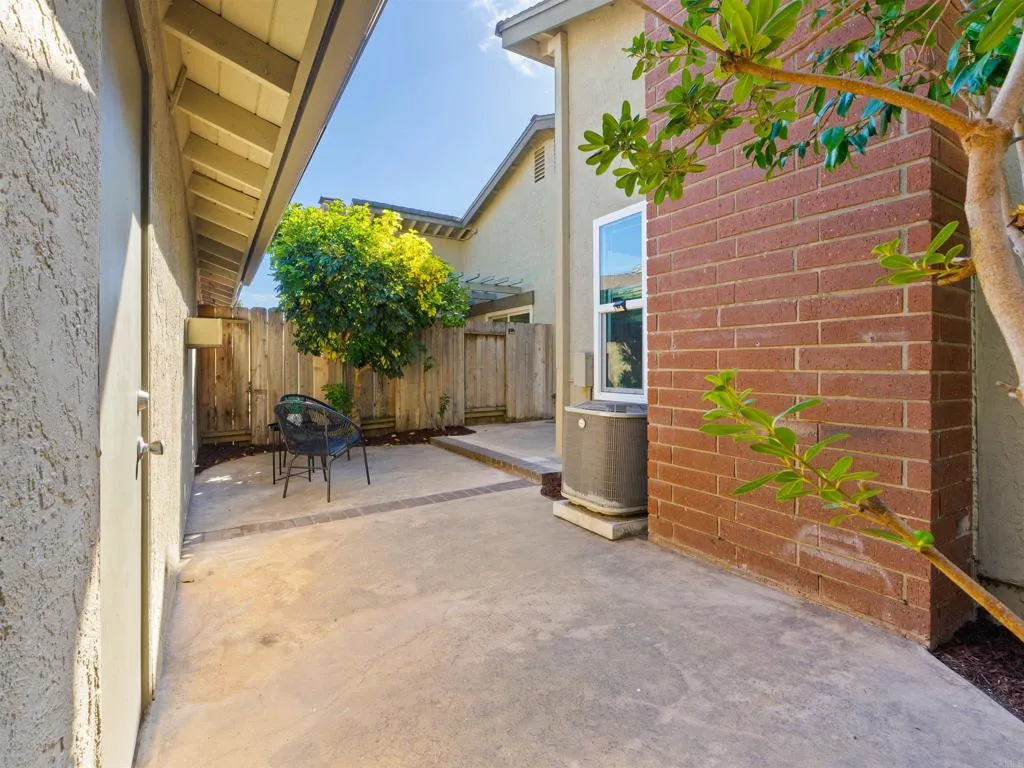 631 Persimmon Way, Oceanside, CA 92058