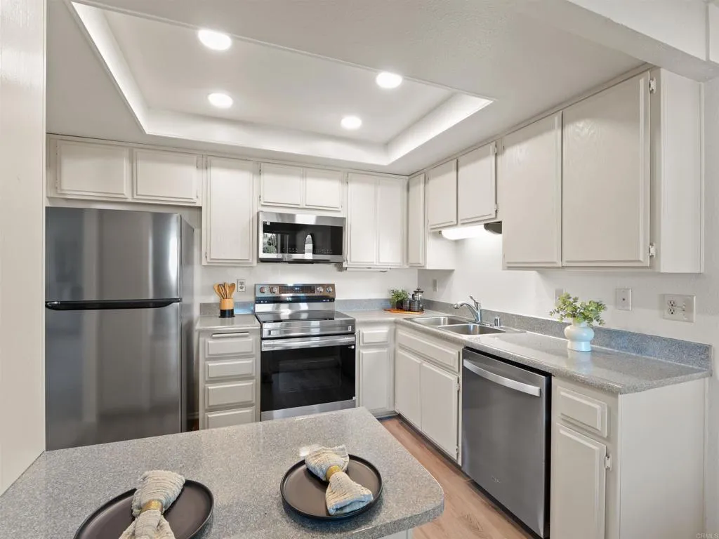 631 Persimmon Way, Oceanside, CA 92058