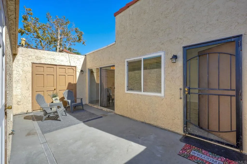 Interior courtyard - great for grillin' and chillin'!