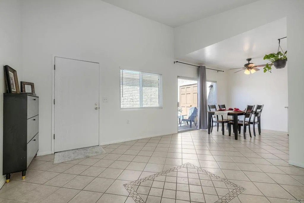 2855 Wanek Rd - J, Escondido, CA 92027