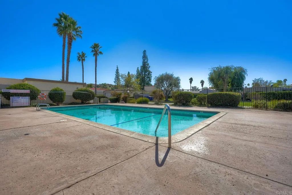 2855 Wanek Rd - J, Escondido, CA 92027
