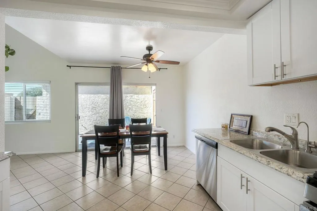 2855 Wanek Rd - J, Escondido, CA 92027