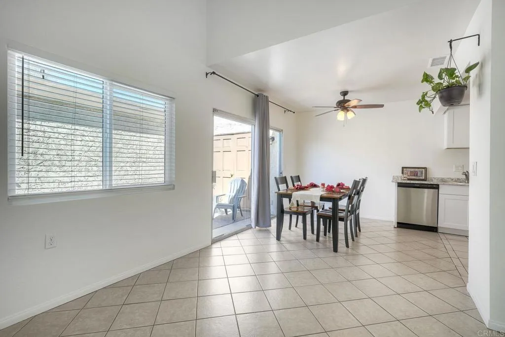 2855 Wanek Rd - J, Escondido, CA 92027
