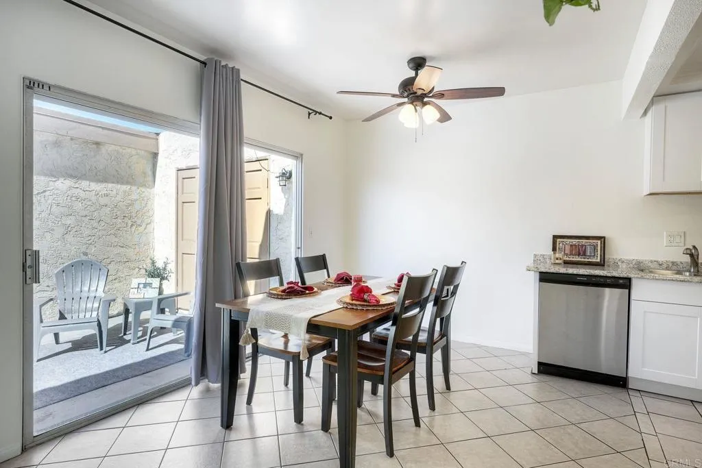 2855 Wanek Rd - J, Escondido, CA 92027