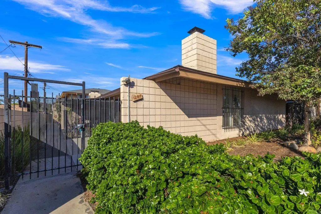 1244 E Madison Ave, #A, El Cajon, CA 92021 1244 E Madison Ave, #A, El Cajon, CA 92021