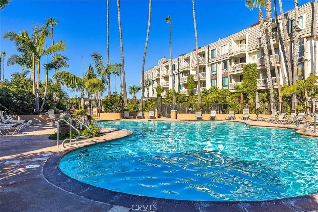 https://cdn.realtyfeed.com/cdn/127/307104214/184992541b7f3b23aeeabdec6e08da85.webp