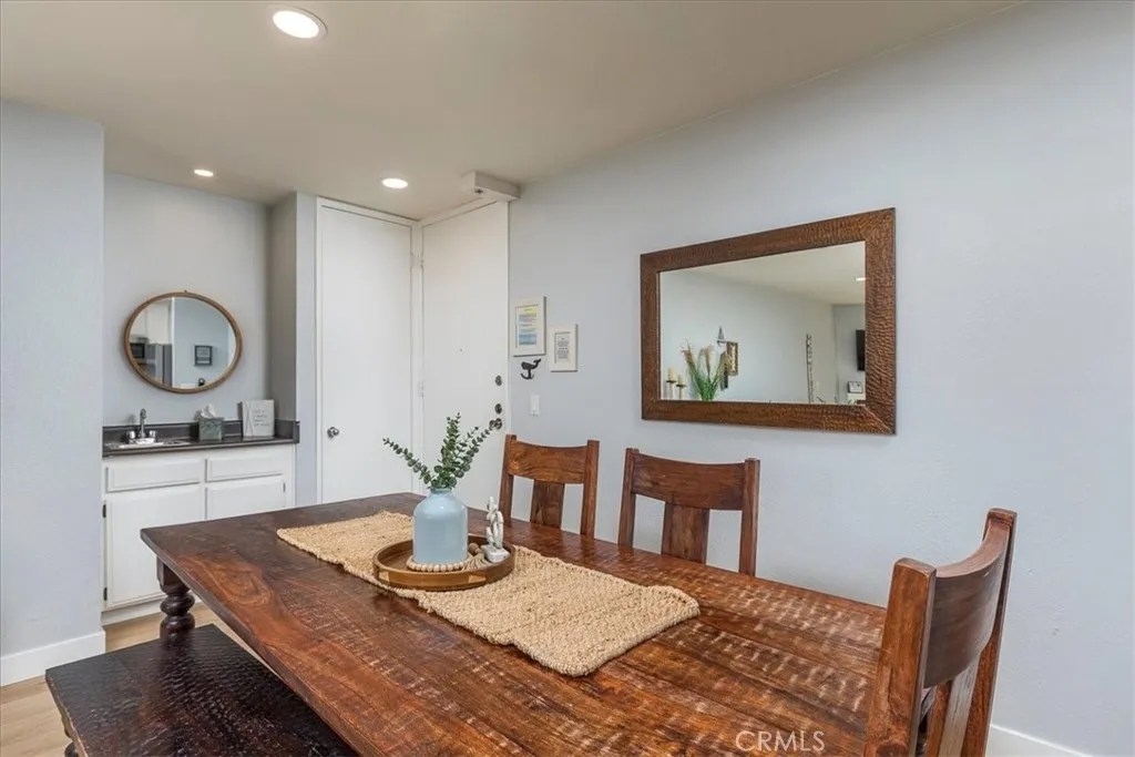 https://cdn.realtyfeed.com/cdn/127/307104214/9980dc2f53a8c8fa244ff63aa621e9f9.webp