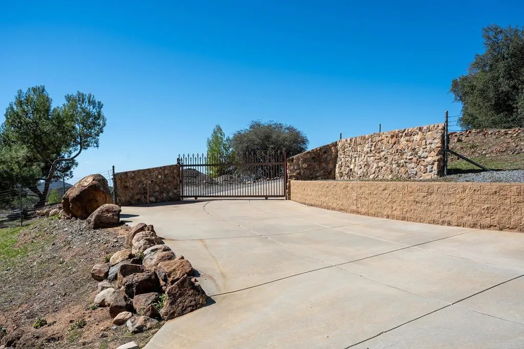 23648 OLD RANCH RD, Alpine, CA 91901 23648 OLD RANCH RD, Alpine, CA 91901