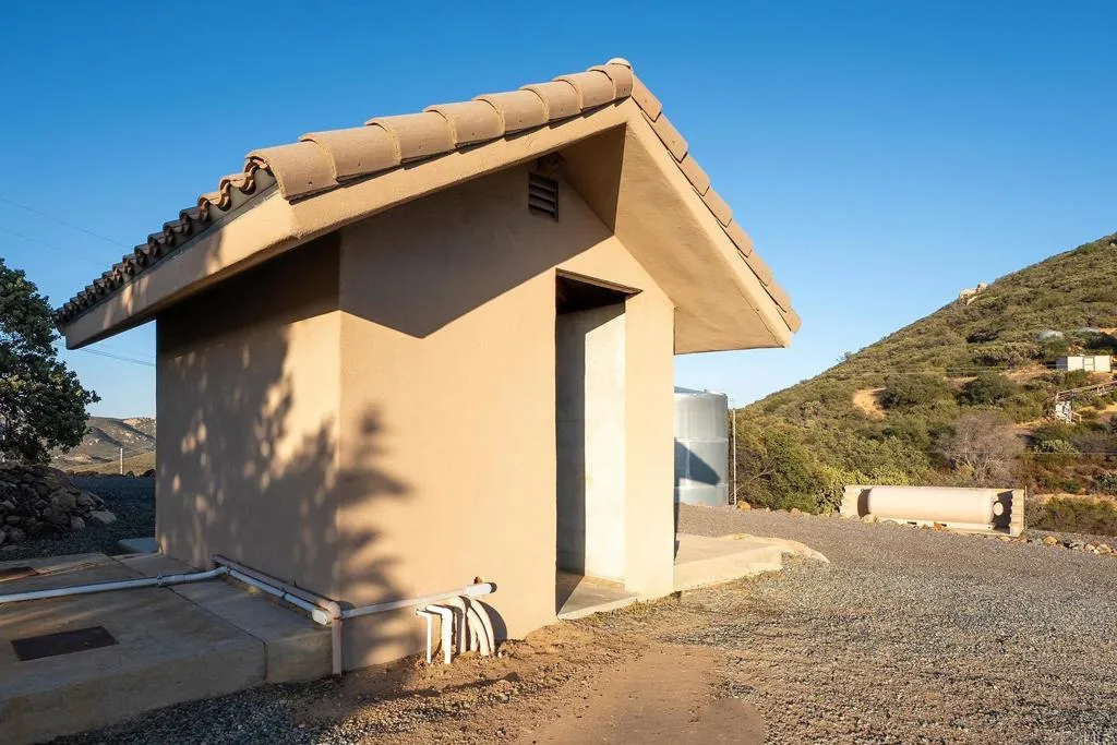 23648 OLD RANCH RD, Alpine, CA 91901 23648 OLD RANCH RD, Alpine, CA 91901