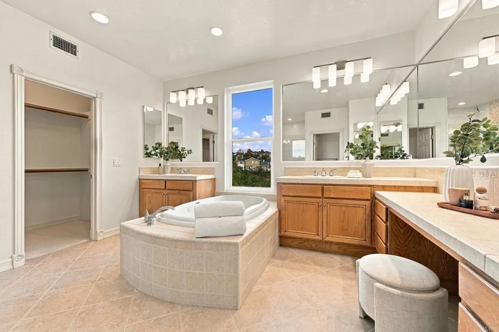7818 Via Opuntia, Carlsbad, CA 92009 7818 Via Opuntia, Carlsbad, CA 92009