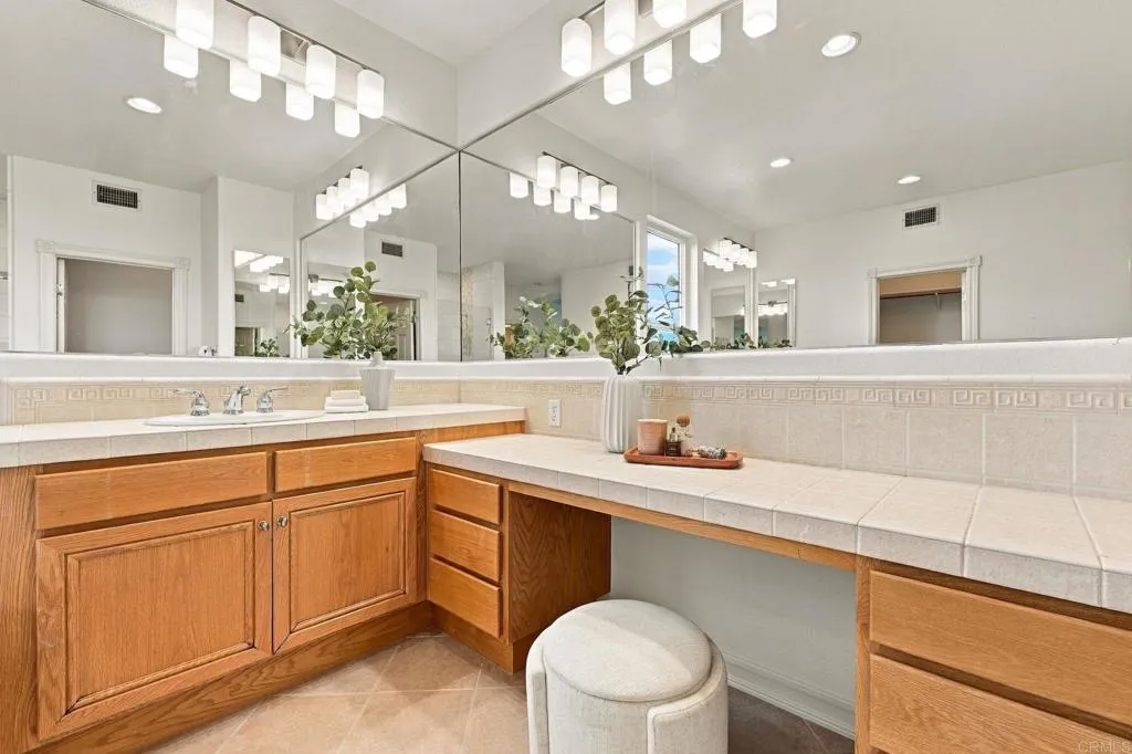 7818 Via Opuntia, Carlsbad, CA 92009 7818 Via Opuntia, Carlsbad, CA 92009