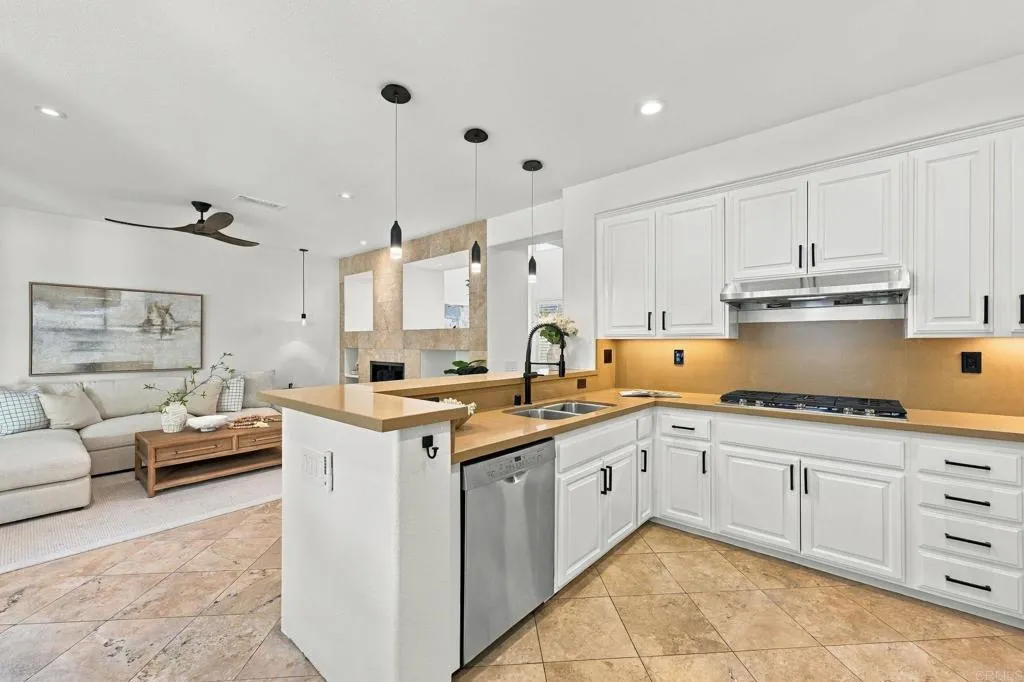 https://cdn.realtyfeed.com/cdn/127/307104377/2c7e44c34a9c0bb001f1060a8a82fe99.webp