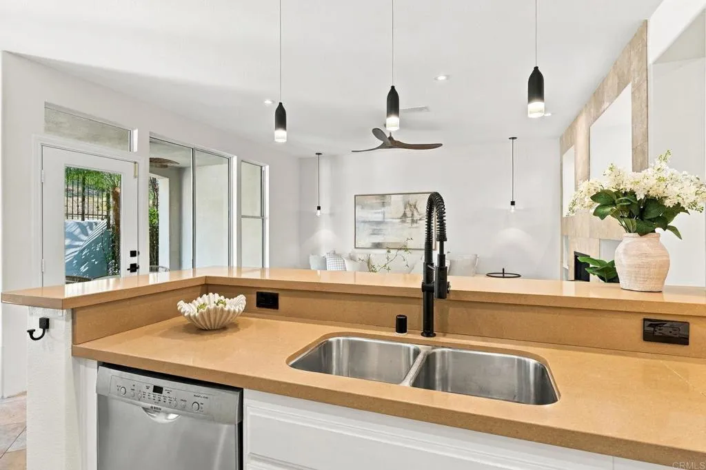 https://cdn.realtyfeed.com/cdn/127/307104377/b361e1f498c23d5ef2d7b17a55f1a66c.webp