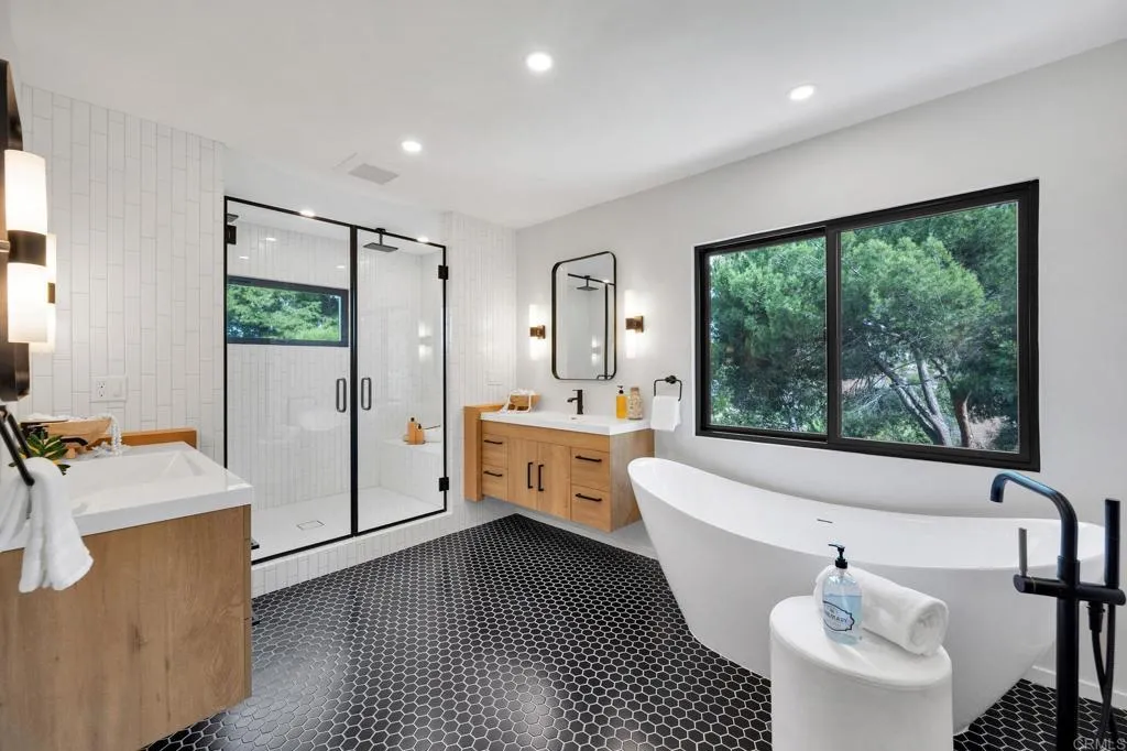 https://cdn.realtyfeed.com/cdn/127/307104456/817c65bc23073e8d46d0c0e8b98c8f3b.webp
