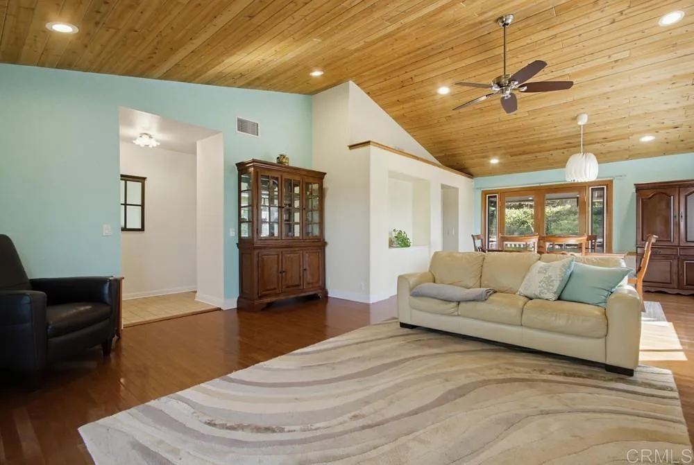 472 E Kalmia Street, Fallbrook, CA 92028 472 E Kalmia Street, Fallbrook, CA 92028