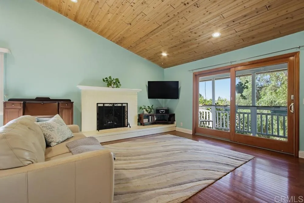 472 E Kalmia Street, Fallbrook, CA 92028 472 E Kalmia Street, Fallbrook, CA 92028