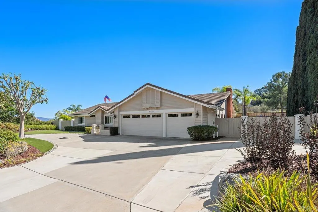 2321 Cortina Circle, Escondido, CA 92029 2321 Cortina Circle, Escondido, CA 92029
