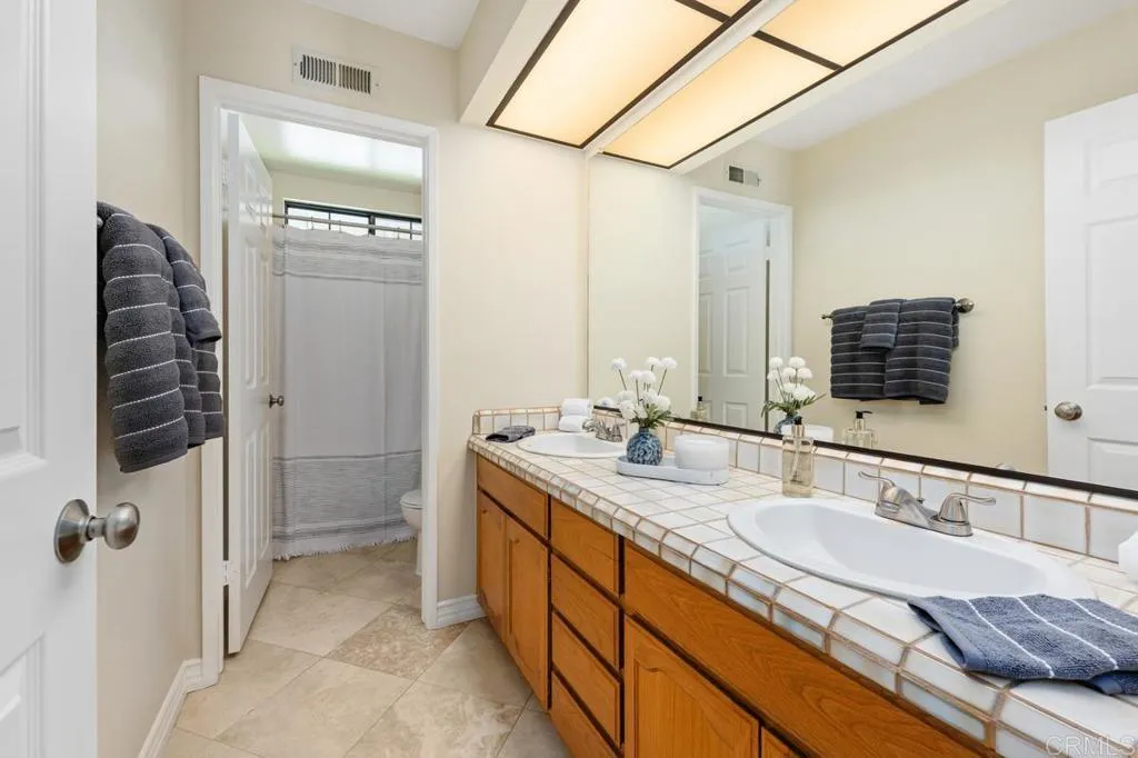 2321 Cortina Circle, Escondido, CA 92029 2321 Cortina Circle, Escondido, CA 92029