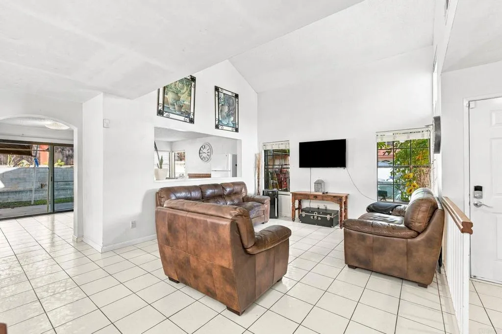 https://cdn.realtyfeed.com/cdn/127/307104739/49e6a2b31d894bfdfd9151143458d1fe.webp