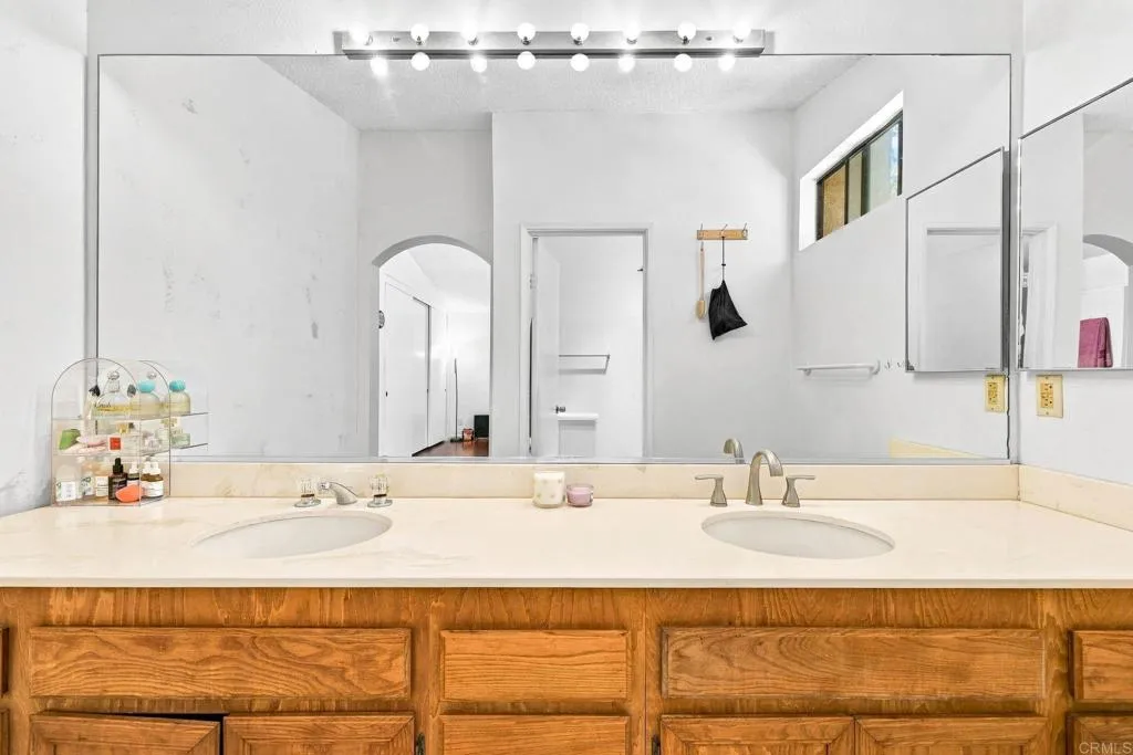 https://cdn.realtyfeed.com/cdn/127/307104739/503adab6997cdf03b2e0feaff94bf3cd.webp