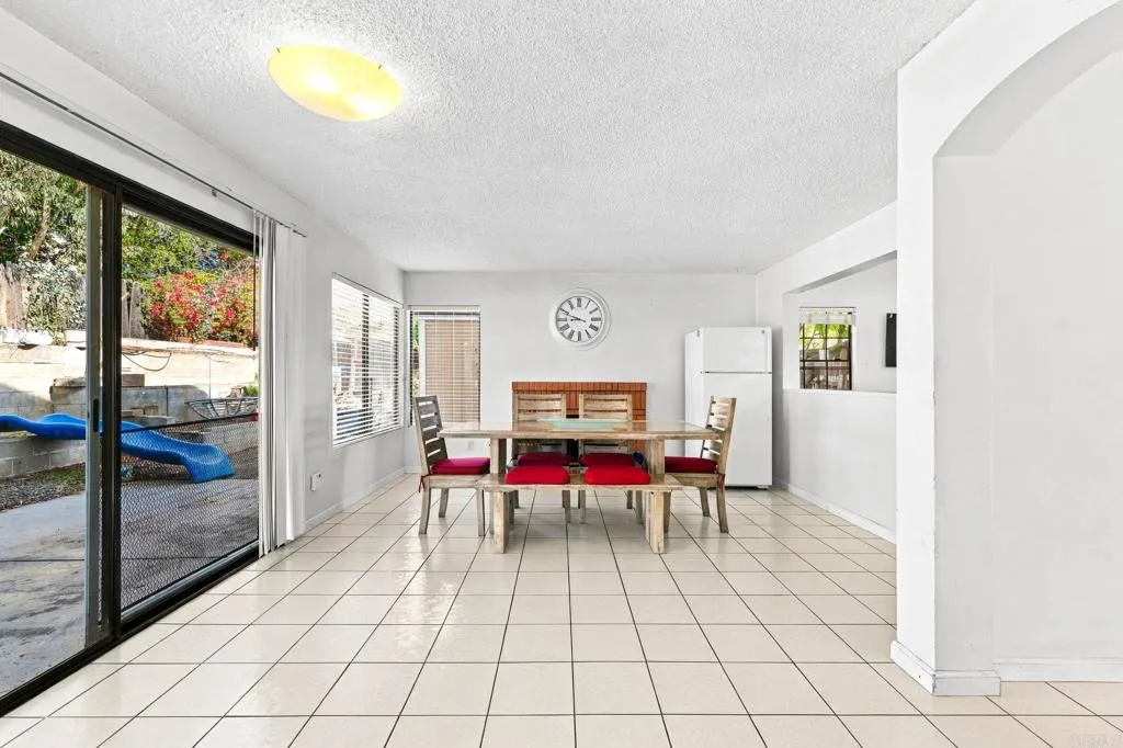 https://cdn.realtyfeed.com/cdn/127/307104739/9de69e0bec5c6a855cb86ab3cfb291fb.webp