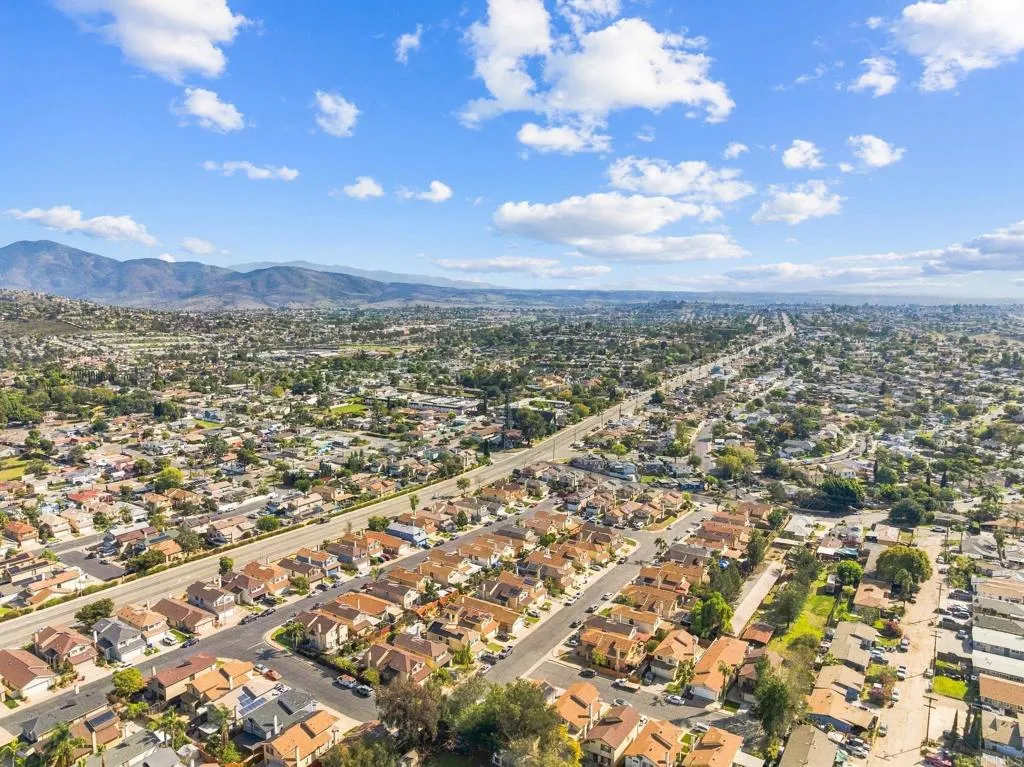 https://cdn.realtyfeed.com/cdn/127/307104739/ab3d1bb476d03dc403b02d563bc1dfcd.webp