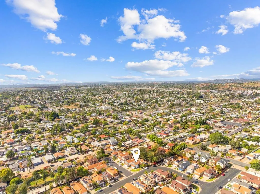 https://cdn.realtyfeed.com/cdn/127/307104739/b8a2a051e00c3726fb8a0865bbe5f380.webp