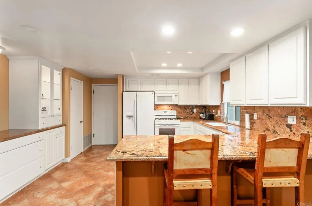 https://cdn.realtyfeed.com/cdn/127/307104779/08d9d3f36bac542239174390fbef0104.webp