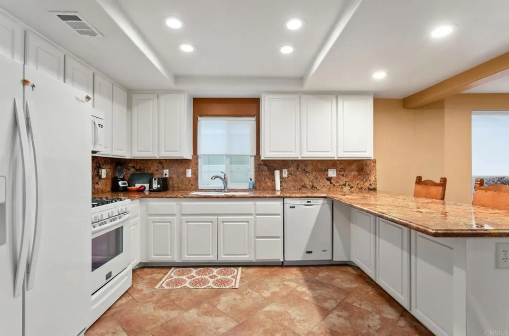 https://cdn.realtyfeed.com/cdn/127/307104779/787c50a9ce991ee630b1e07e65fb0cf6.webp