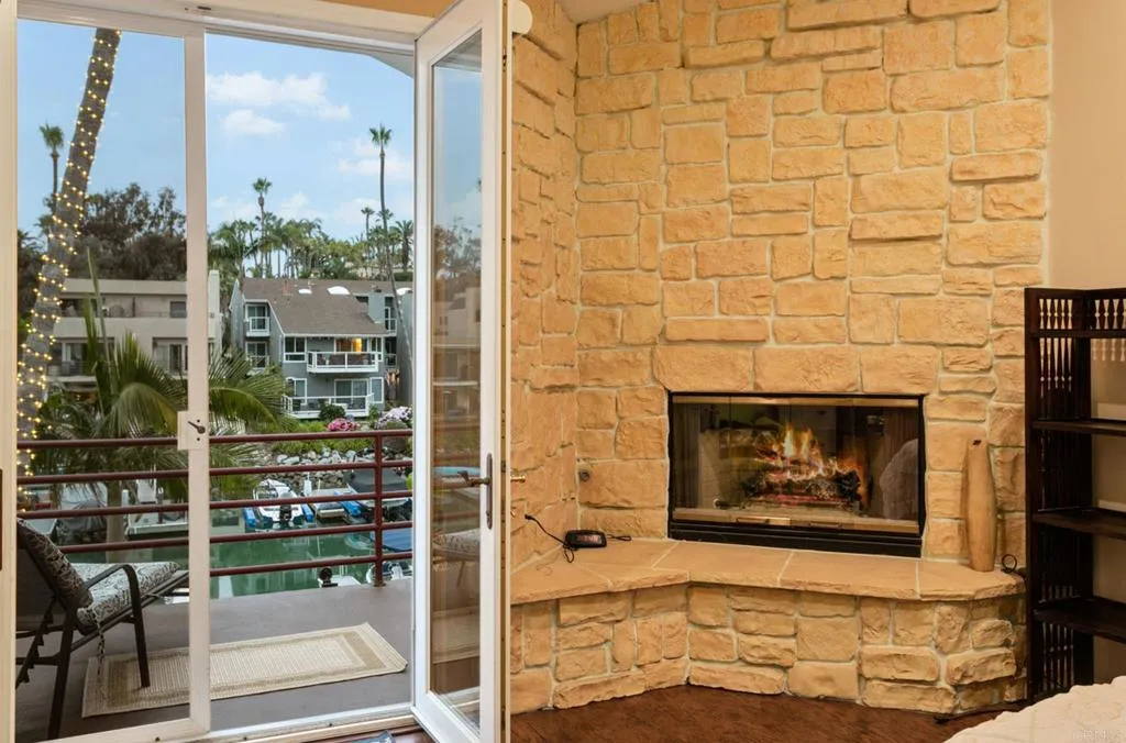 https://cdn.realtyfeed.com/cdn/127/307104779/c5adab114246b9eea0bba7276bea2ebd.webp