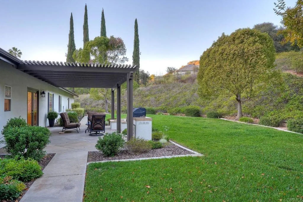 2710 Gird Road, Fallbrook, CA 92028
