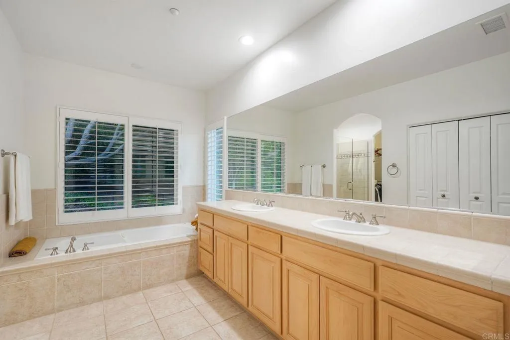 2710 Gird Road, Fallbrook, CA 92028