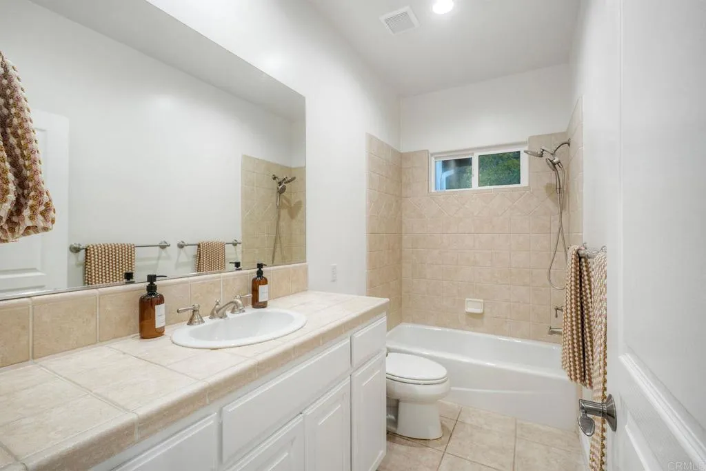 2710 Gird Road, Fallbrook, CA 92028