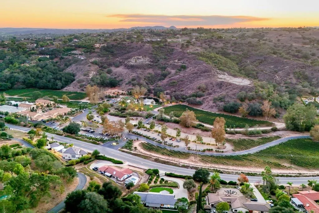 2710 Gird Road, Fallbrook, CA 92028