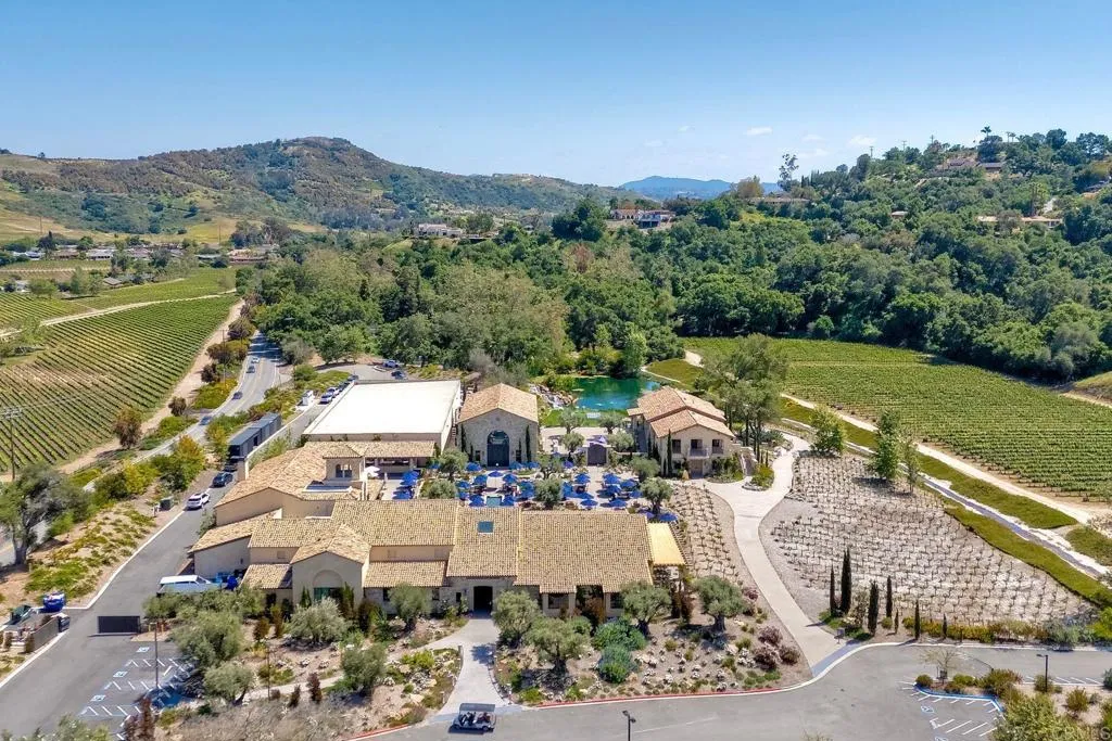 2710 Gird Road, Fallbrook, CA 92028