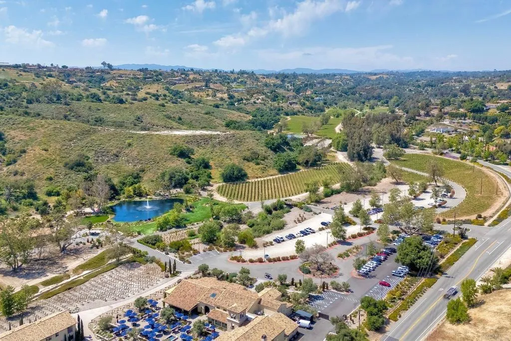 2710 Gird Road, Fallbrook, CA 92028