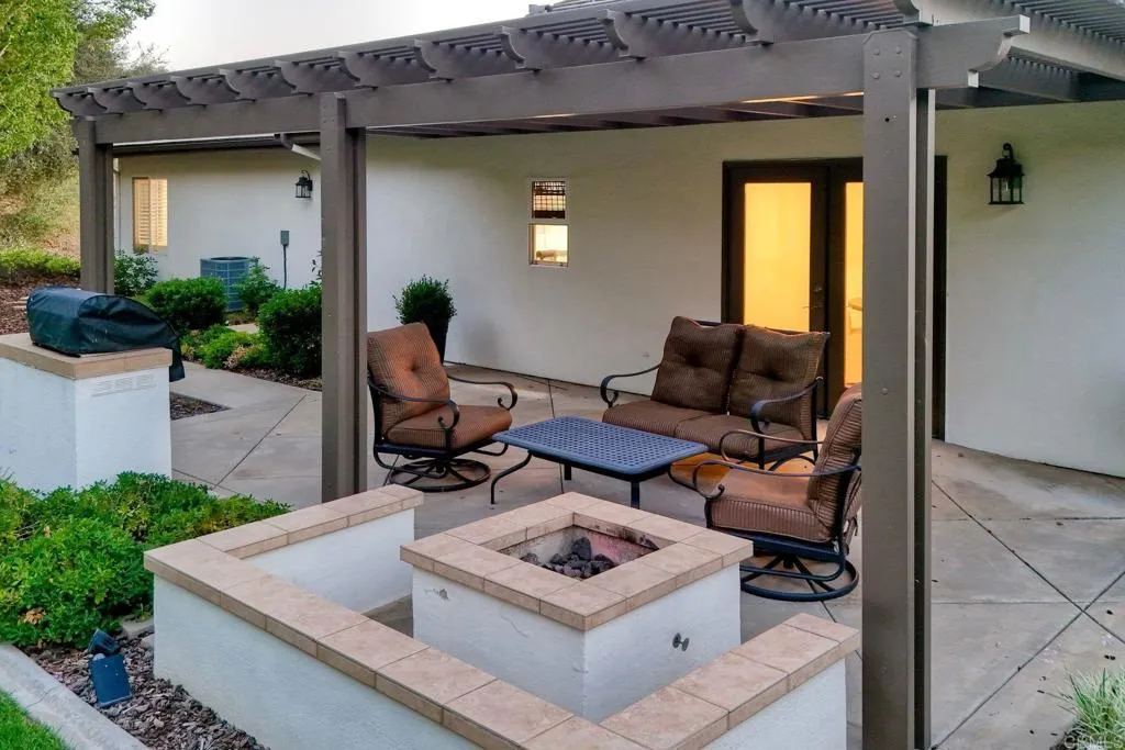 2710 Gird Road, Fallbrook, CA 92028