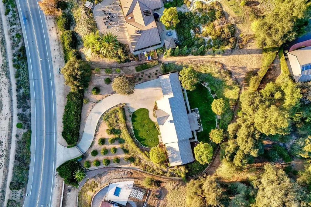 2710 Gird Road, Fallbrook, CA 92028