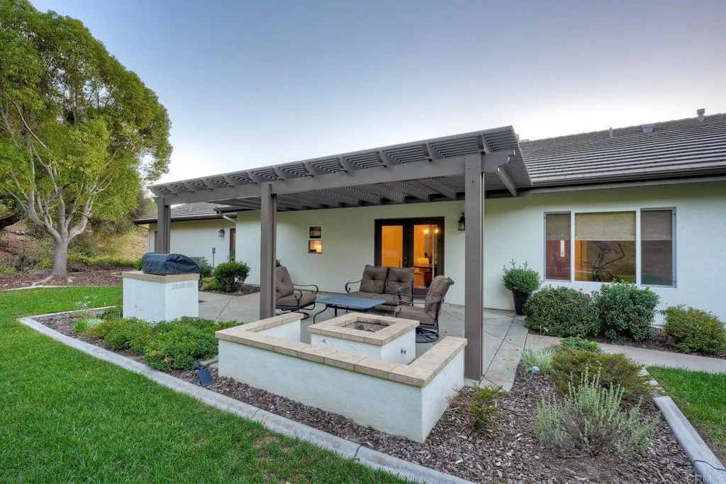 2710 Gird Road, Fallbrook, CA 92028