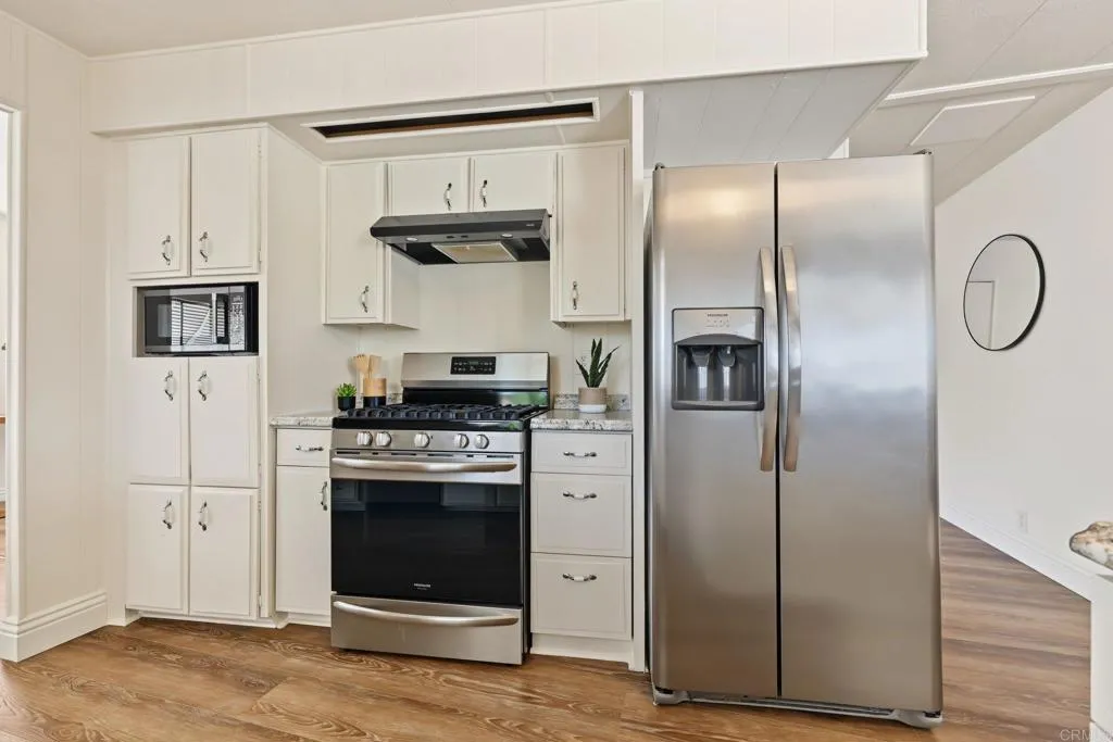 https://cdn.realtyfeed.com/cdn/127/307105083/6ff560a1ae3c84a4a06172cbfd30e192.webp