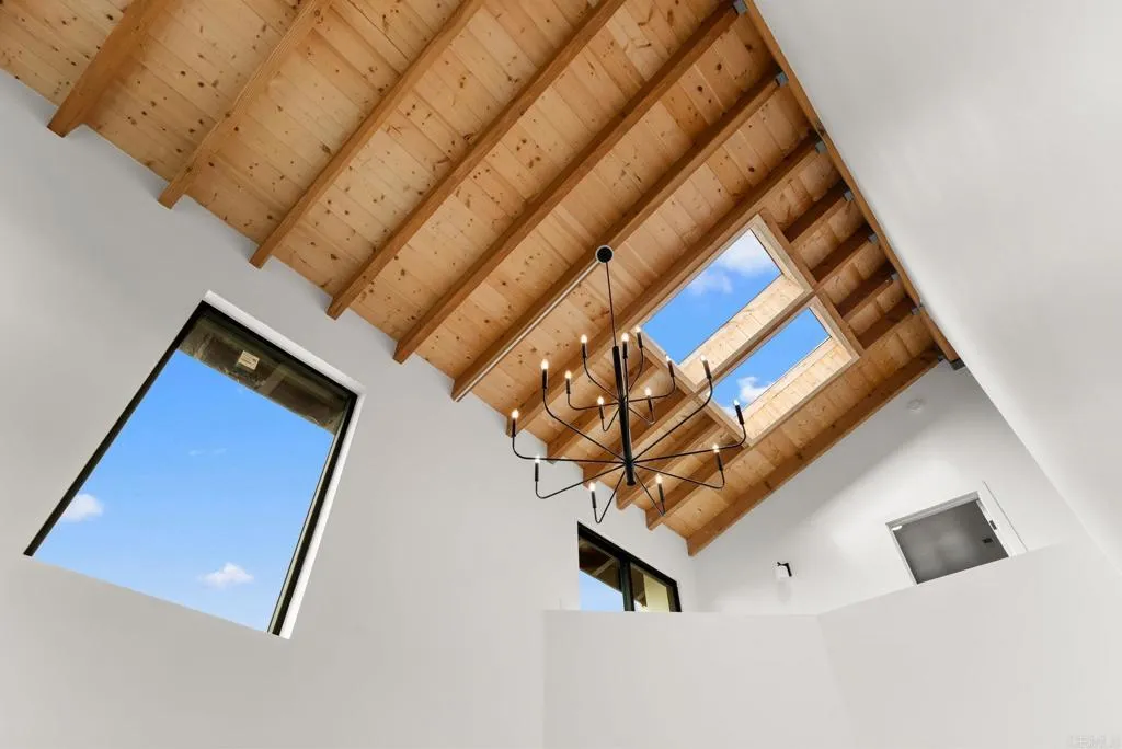 High vaulted ceilings with exposed wood beams - Front Home 4771 Del Mar