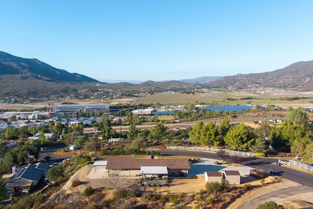 1512 CASA DE ROCA WAY, Alpine, CA 91901 1512 CASA DE ROCA WAY, Alpine, CA 91901
