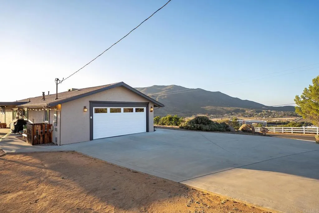 1512 CASA DE ROCA WAY, Alpine, CA 91901 1512 CASA DE ROCA WAY, Alpine, CA 91901