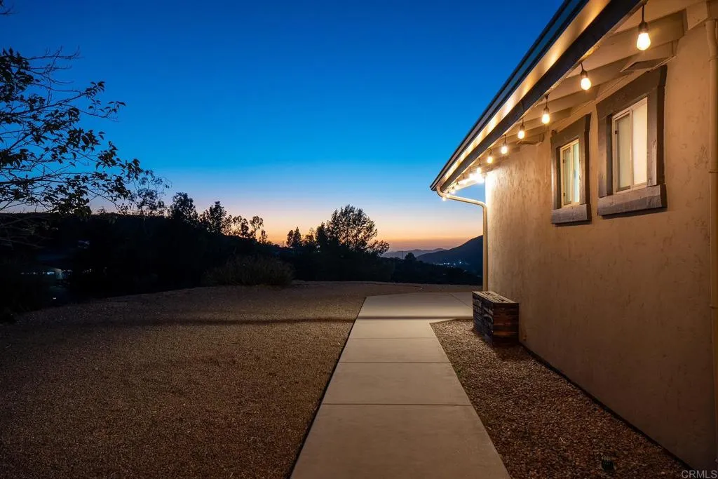 1512 CASA DE ROCA WAY, Alpine, CA 91901 1512 CASA DE ROCA WAY, Alpine, CA 91901